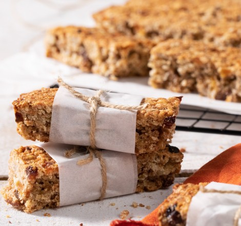 Soft baked muesli bars